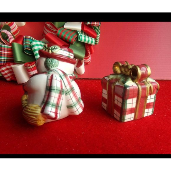 SALT & PEPPER Shaker ~~ Snowman and Gift, Fitz and Floyd Plaid Christmas - Picture 3 of 10